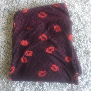 Lularoe one size OS legging Valentine’s Day
